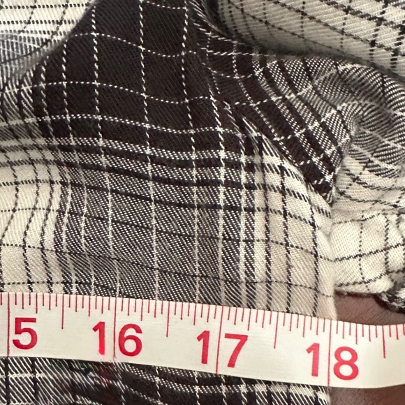 Universal Thread Women's Hi-Lo Black and White Plaid Top Long Sleeves Size XS - Picture 11 of 11